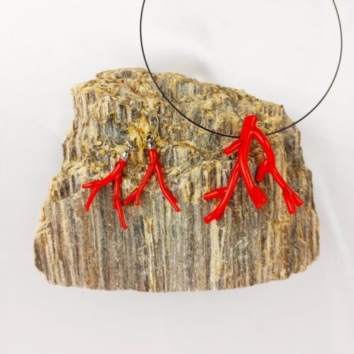 Parure Boucles d'oreilles et Collier corail Corallium rouge sur roche