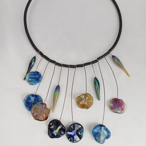 collier paon verre effet bleu irisé, jaune, violet rose,vert